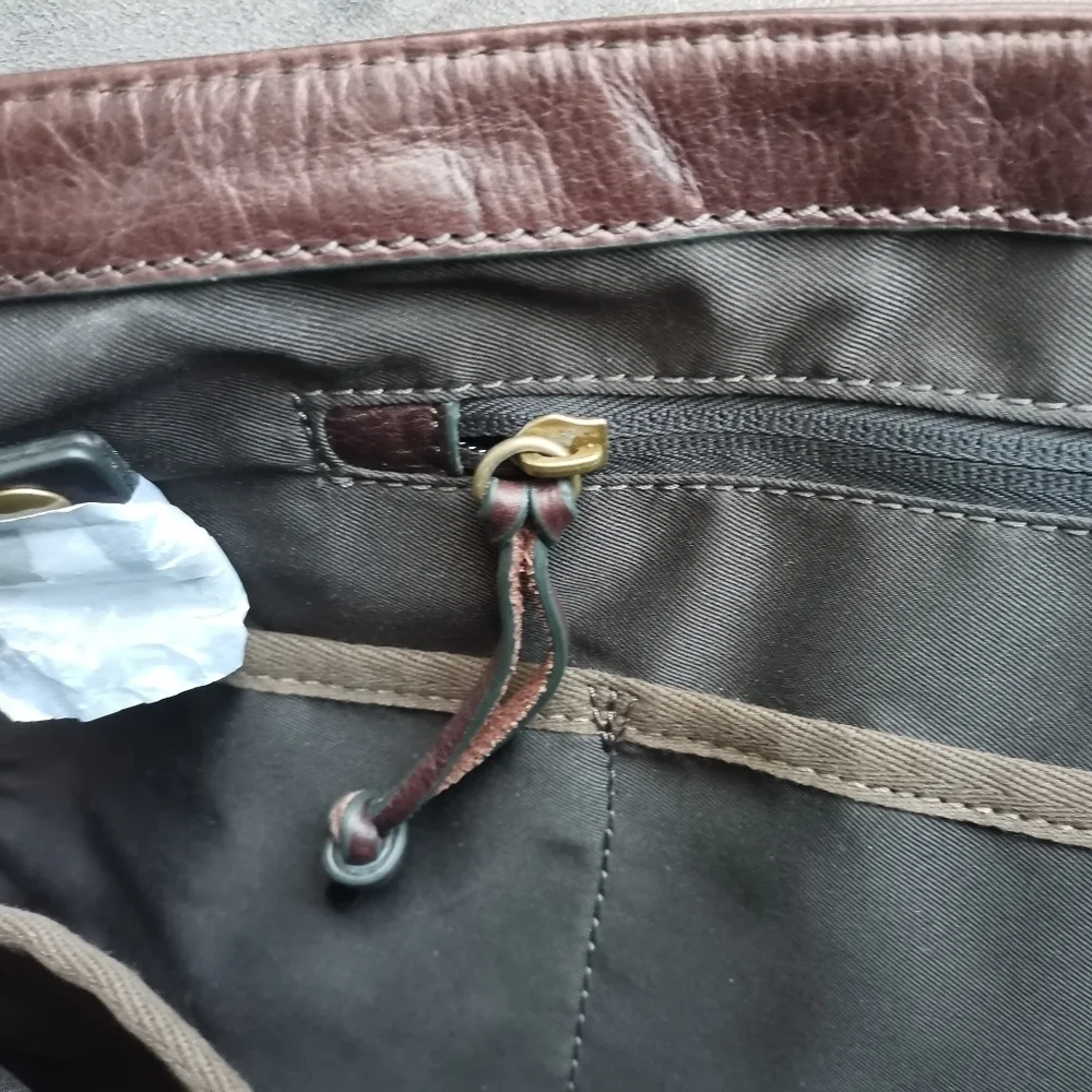 NWOT FOSSIL DISTRESSED LEATHER BRIEFCASE /MESSENGER BAG
